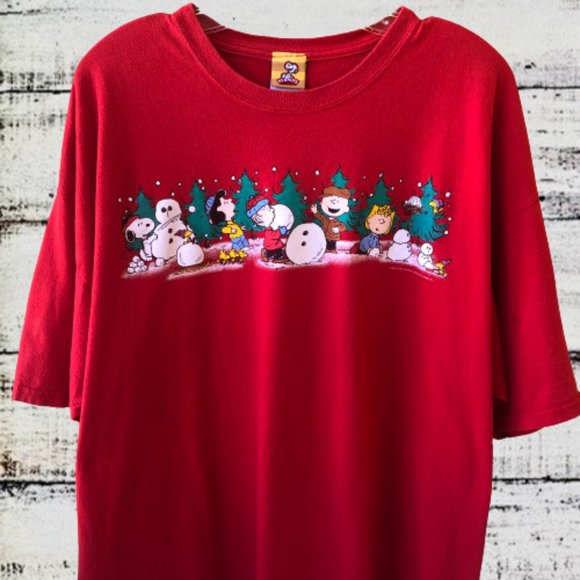 Peanuts Red Christmas Snowmen T-Shirt Snoopy Linus Woodstock Lucy - Picture 3 of 13